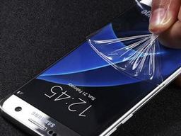 요즘 화면 보호필름은 왜 이렇게 작죠?