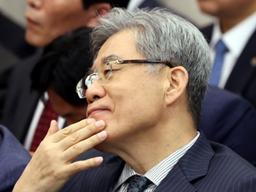 <strong>표창원</strong>, '법인카드 논란' 함승희에 "친박 위세 업고 천박한 분탕질"