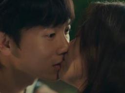 '아는와이프' 한지민, 운명 바껴도 지성에 끌리는 마음 '기습키스'