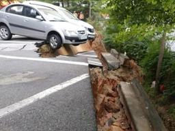 서울 금천구 아파트 바로 옆 대규모 <strong>땅꺼짐</strong>…200명 긴급대피(종합)