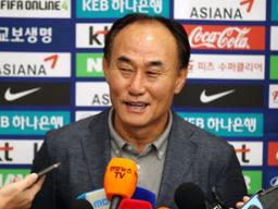 김학범 “일장기가 태극기 위에 있는 건 볼 수 없었다”