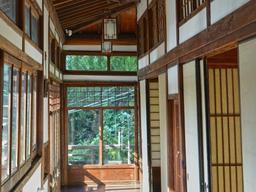 아이유의 '밤편지' 촬영지.. 부산 <strong>느린</strong>여행 문화공간