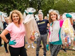 [카드뉴스] 운동도 하고 환경도 지키는 '<strong>플로깅</strong>'