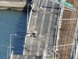 [서소문사진관] 태풍 '제비'에 쑥밭 된 일본 간사이 지방