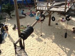 <strong>그네</strong>·미끄럼틀 없는 놀이터? 아이들은 더 신났다