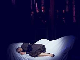 생활고에 한 번, 갑질에 두 번 우는 연극인들