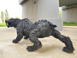 "한밤 한강 조깅중 검은 괴물이"···시민들 떨게한 102억짜리 작품