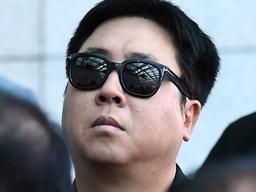 이왕표 떠나보내며 슬픔에 잠긴 이동우