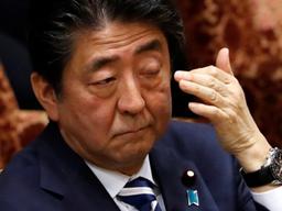 日 네티즌들 “문 대통령님, <strong>아베</strong>의 결례를 사과합니다”