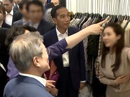 문재인·조코위 대통령 부부, 동대문에서 한밤 쇼핑