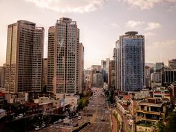 <strong>부동산</strong>이 우리를 미치게 만들고 있다