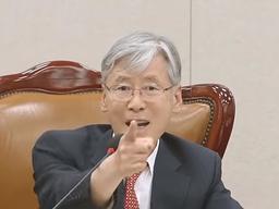 "당신이 판사야" vs "당신이라니"…박지원-여상규 설전