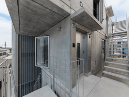 계단 오를 때마다 색다른 전망이 펼쳐지는 <strong>주택</strong>