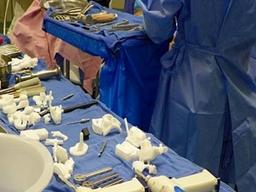 당신의 <strong>집도의</strong>가 감염된 도구를 들었다?