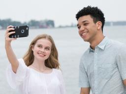 나는 매일 아침 다른 사람의 몸에서 깨어난다