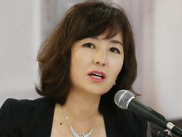 <strong>공지영</strong> 고통 호소 “‘자살하라’ 메시지 쏟아져..조직적 움직임”