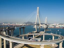 360도 램프웨이 바닷바람 맞으며 “와우 <strong>부산</strong>! 얼른 찍어요”