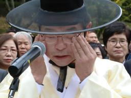박정희 추도식서 눈물 흘린 이철우 경북지사…구미시장은 불참