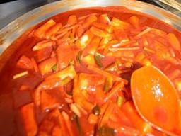 "힘들죠?" 떡볶이 가게 월세 100만원 깎아준 건물주