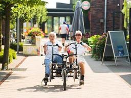 [신성식의 레츠 고 9988] 동네주민처럼 맥주 즐기고 쇼핑…네덜란드 치매 환자 천국