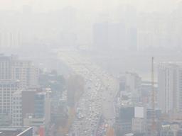 비가 와도 뿌연 시야, <strong>미세먼지</strong> 공습…시민들 ‘콜록콜록’