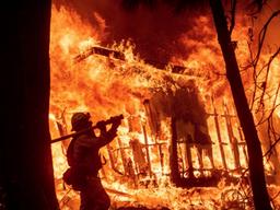 시신 6구 추가 발견…北캘리포니아 <strong>산불</strong>사망 48명으로 증가