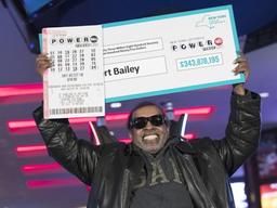 25년 간 같은 번호 찍어 3800억 <strong>복권</strong>에 당첨된 남자