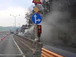 레미콘 차량의 납득불가 끼어들기…영상에 잡힌 8중추돌 현장