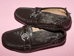 삭아버린 재킷, 뒤축 떨어진 구두… <strong>기부</strong> 맞습니까