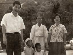 "내가 무슨 놈의 <strong>자서전</strong>?" 하시던 어머니의 인생 노트