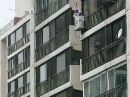 <strong>대전</strong> '스쿨 미투' 고교 <strong>교사</strong>… 아파트 화단서 숨진 채 발견