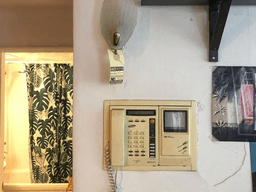 누렇게 빛바랜 인터폰, 신혼집에서 남다른 존재감 뽐내