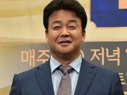 <strong>백종원</strong> "<strong>황교익</strong> 존경했는데…맞대응 않겠다"