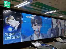 없어서 못파는 500만원 지하철 <strong>전광판</strong>, 아이돌 특수 누리는 이유