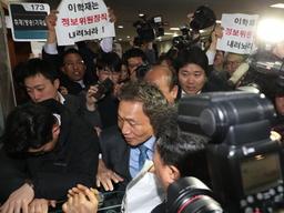 “먹튀하려고 <strong>바른미래</strong><strong>당</strong> 왔나”…고성 오간 이학재 기자회견