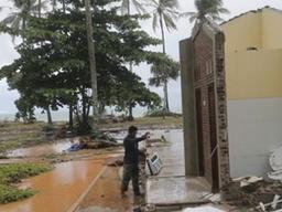 "거대한 파도가 선채로 쫓아와"…한국관광객이 전한 쓰나미 순간