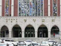 사랑도 명성도 잃은 대형<strong>교회</strong>