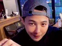 군대에서 연예인 포스 풍겨서 난리난 지드래곤 일상사진