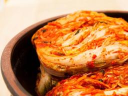 흰색 곰팡이 오해받는 <strong>김치</strong> <strong>골마지</strong>는 ‘효모 덩어리’