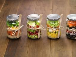 그 많은 샐러드는 누가, 어디에서 먹었을까?