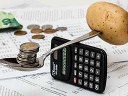 생활비 <strong>450</strong>만원은 많아... 커피값부터 아끼세요