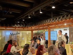 “한국인은 맛있게 <strong>채소</strong> <strong>먹는 법</strong>을 안다”…채식 트렌드 속 콩발효 장