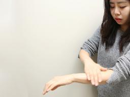 [겨울, 사막같은 내 <strong>피부</strong> ②] 겨울철 ‘이태리 타올’은 잠시 넣어 두세요