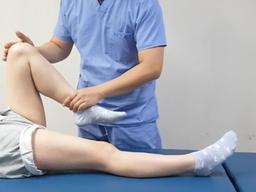 이번 설엔… 주름진 <strong>엄마</strong> 무릎을 굽히고 돌려보세요