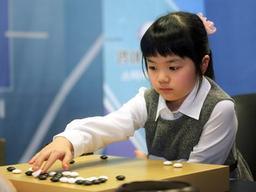 천재소녀 스미레 하루···"새벽5시 기상, 10시간씩 <strong>바둑</strong>둬요"