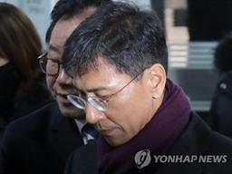 '비서 성폭행' 안희정 2심, 무죄 깨고 <strong>징역</strong> 3년 <strong>6개월</strong>·법정구속