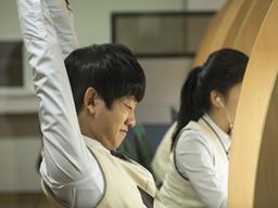 [나쁜 <strong>버릇</strong> vs 좋은 습관] ‘하루 10초’ 척추 위해… 기지개 펴기