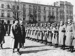 공식 문서보다 부정확한 증언이 때로는 진실에 더 가깝다