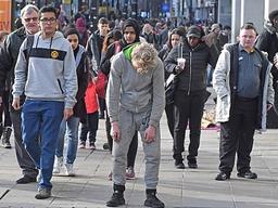 선 채로 잠들고 이상행동… ‘좀비 마약’에 빠진 영국