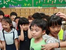 [자녀 새 학기 건강 준비 ①] 초등학교 입학 전 ‘준비물’…성장 발달 확인과 <strong>예방접종</strong>